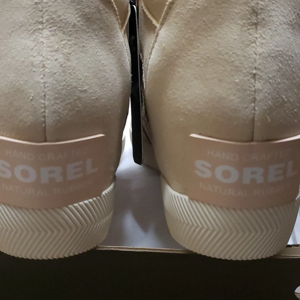 New Sorel hidden wedge sneakers Size 10 1/2